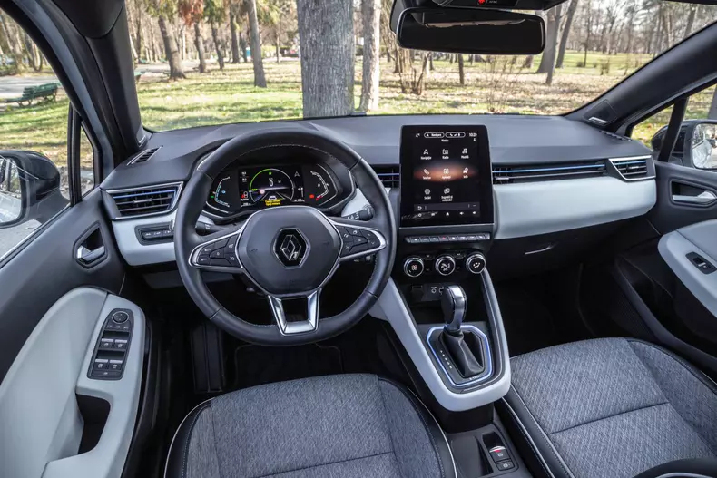 Renault Clio E-Tech 016