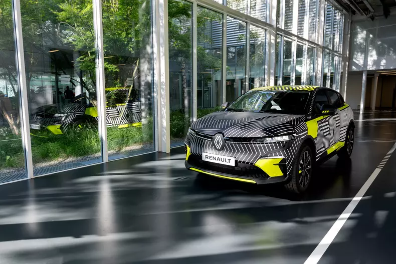Renault-Megane-E-Tech-EV-04