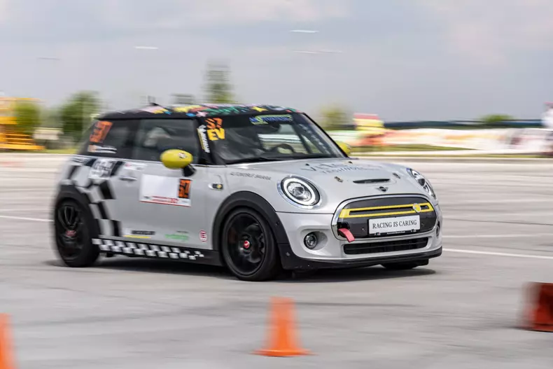 MINI Cooper SE Vitesco Technologies Electric Racing MIMI foto Adrian Cobzasu 102