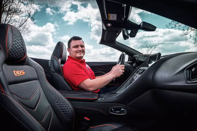 Aston Martin DBS 043