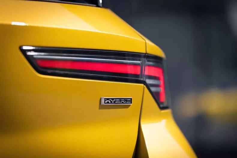 Opel Astra debut oficial 010