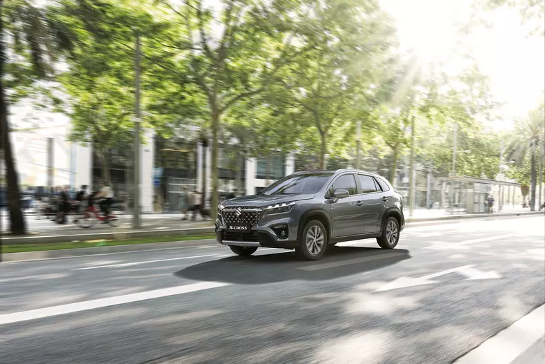 02_S-CROSS_exterior_low