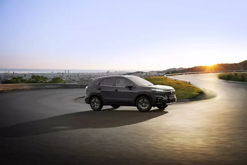 07_S-CROSS_exterior_low