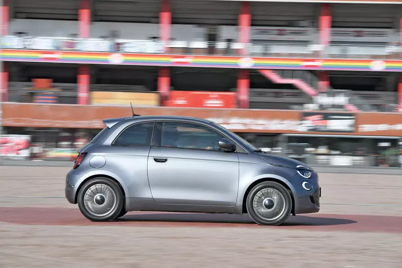 Comparativ Dacia Spring Fiat 500e Renault Twingo 007