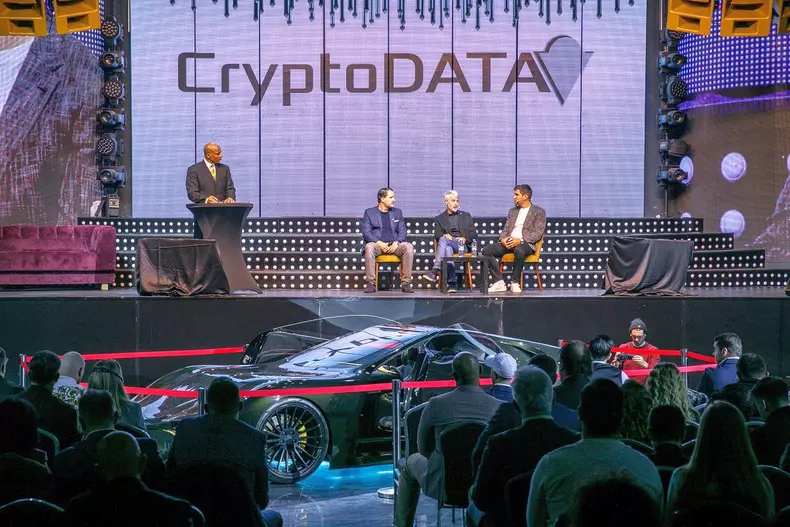 Momentum supercar electric romanesc 001