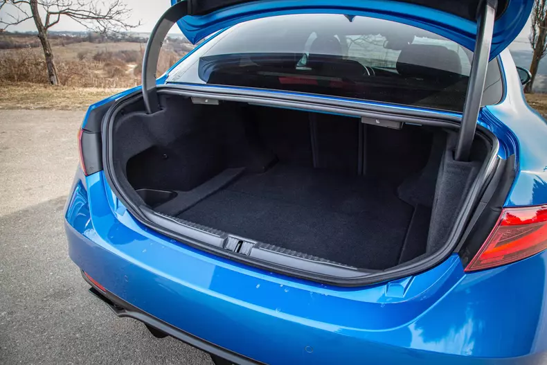 Alfa-Romeo-Giulia-11