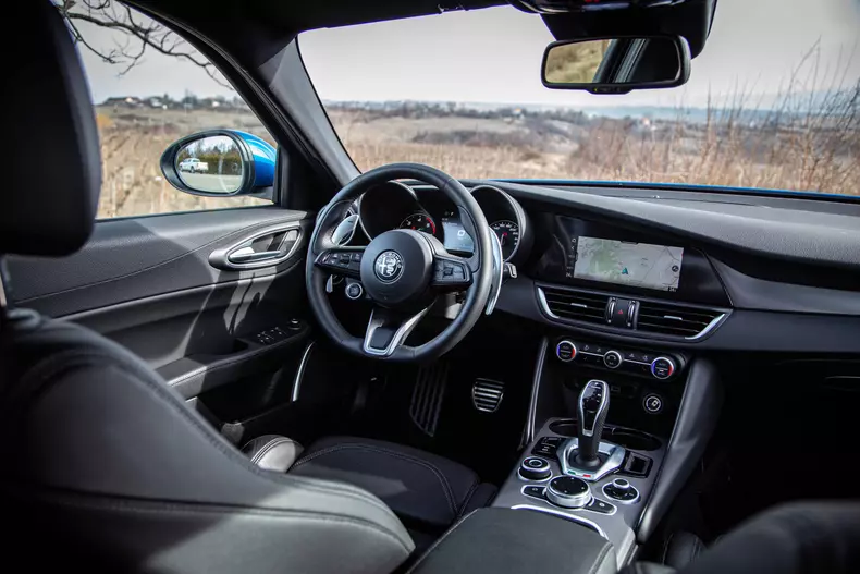 Alfa-Romeo-Giulia-15