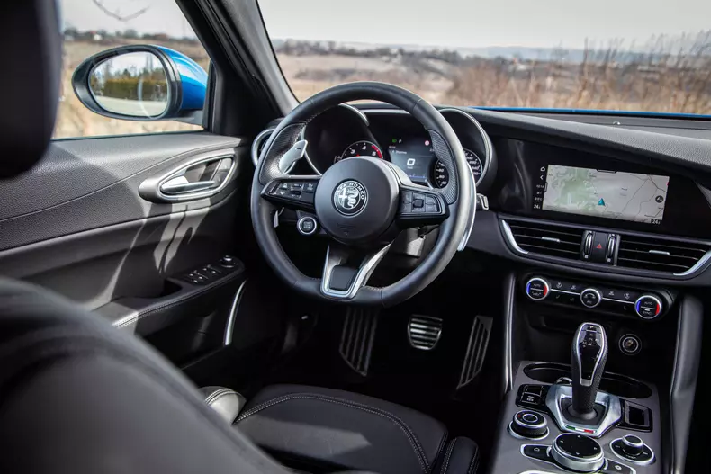 Alfa-Romeo-Giulia-16