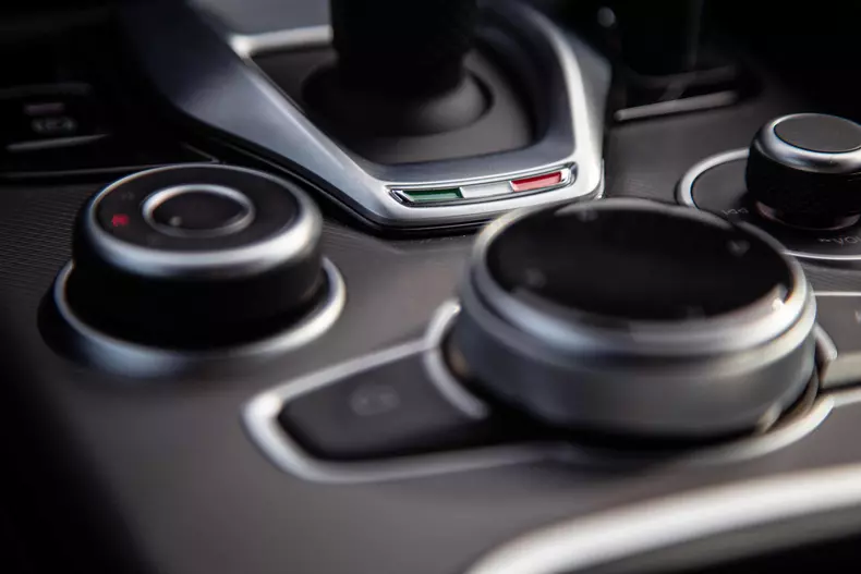 Alfa-Romeo-Giulia-18