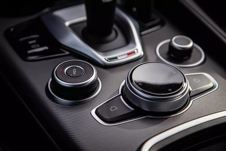 Alfa-Romeo-Giulia-19