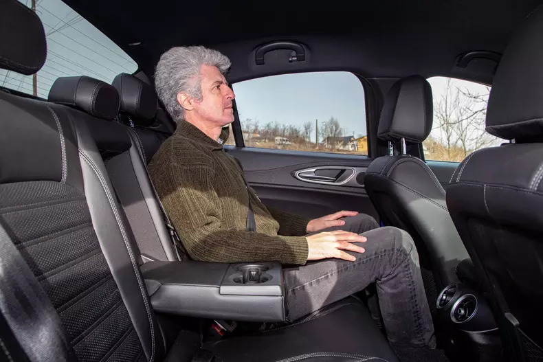 Alfa-Romeo-Giulia-29