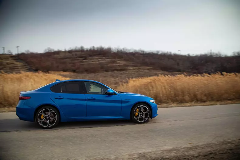 Alfa-Romeo-Giulia-33