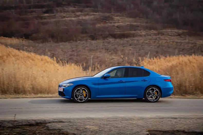 Alfa-Romeo-Giulia-34