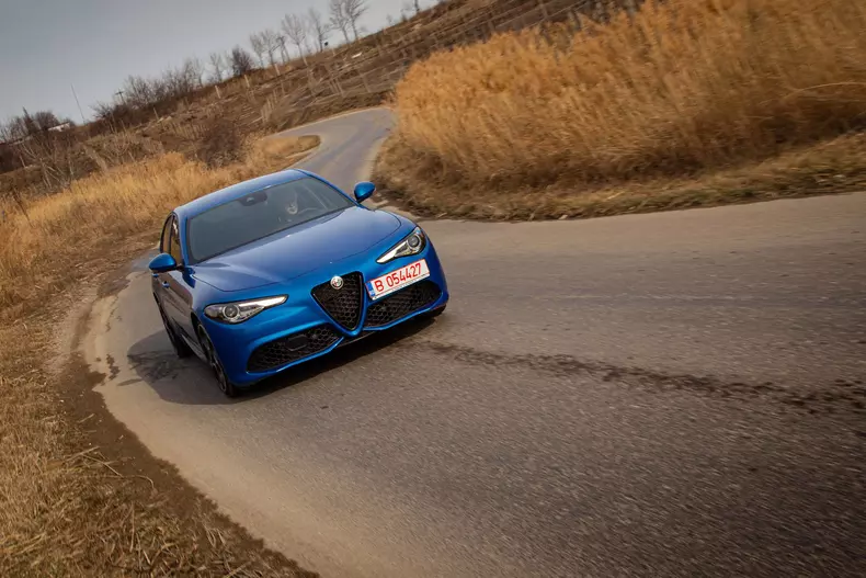 Alfa-Romeo-Giulia-35