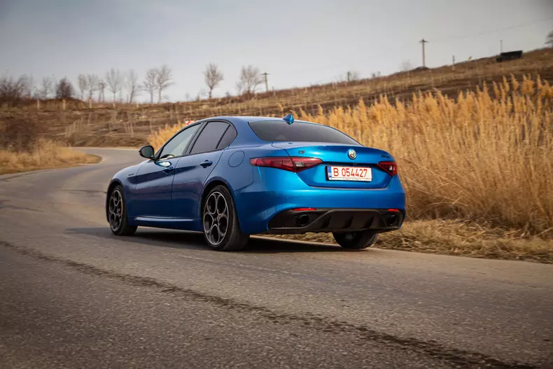 Alfa-Romeo-Giulia-36