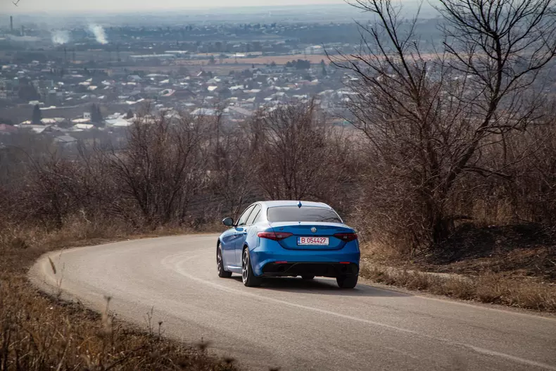 Alfa-Romeo-Giulia-39
