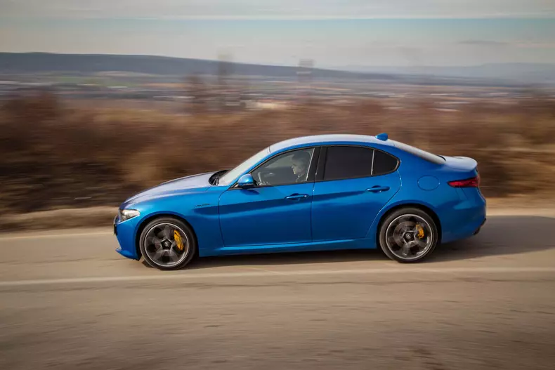 Alfa-Romeo-Giulia-40