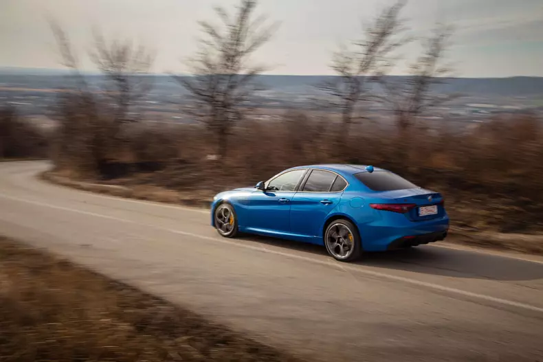 Alfa-Romeo-Giulia-41