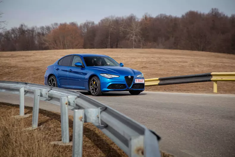 Alfa-Romeo-Giulia-46