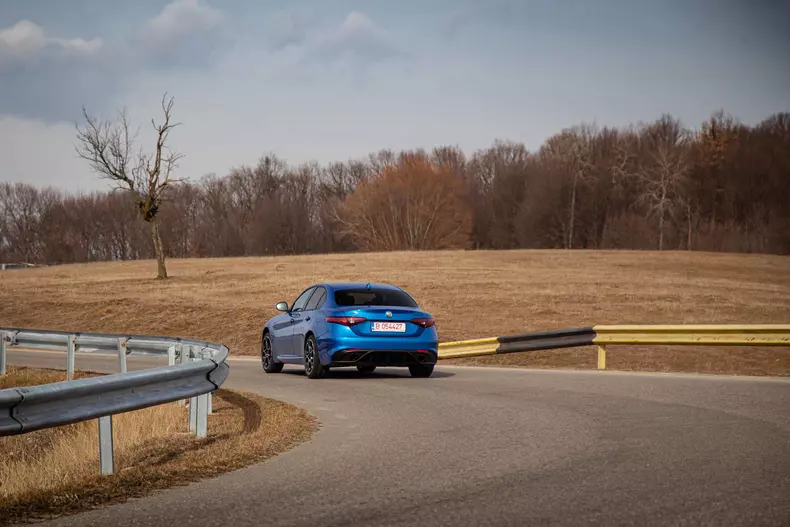 Alfa-Romeo-Giulia-47