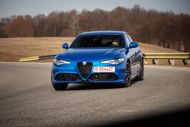 Alfa-Romeo-Giulia-48