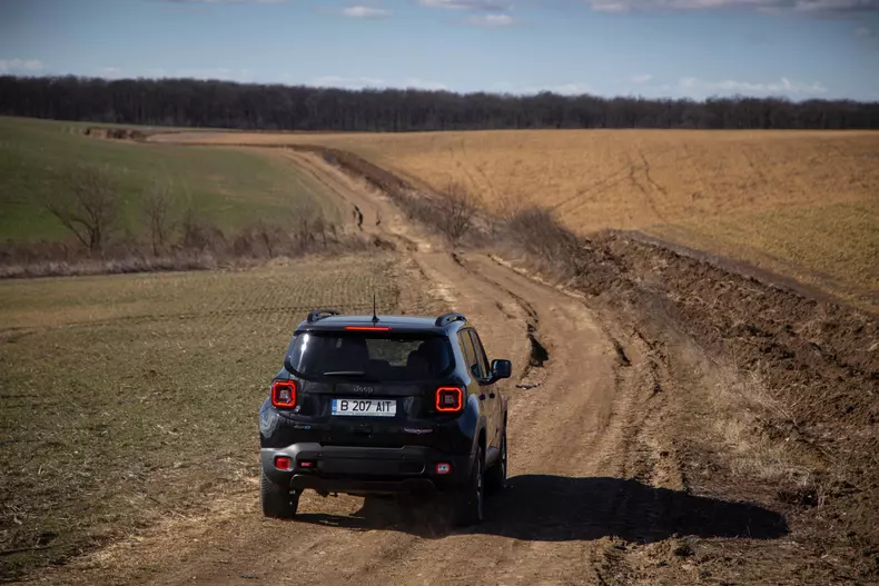 Jeep-Renegade-PHEV-10