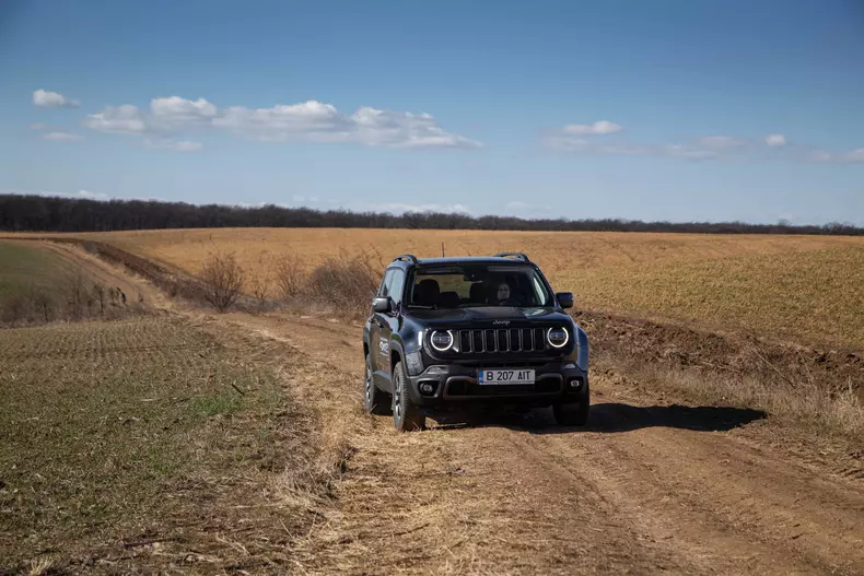 Jeep-Renegade-PHEV-11