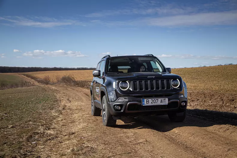 Jeep-Renegade-PHEV-12