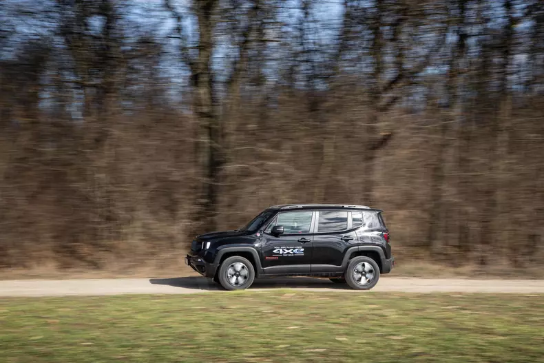 Jeep-Renegade-PHEV-3