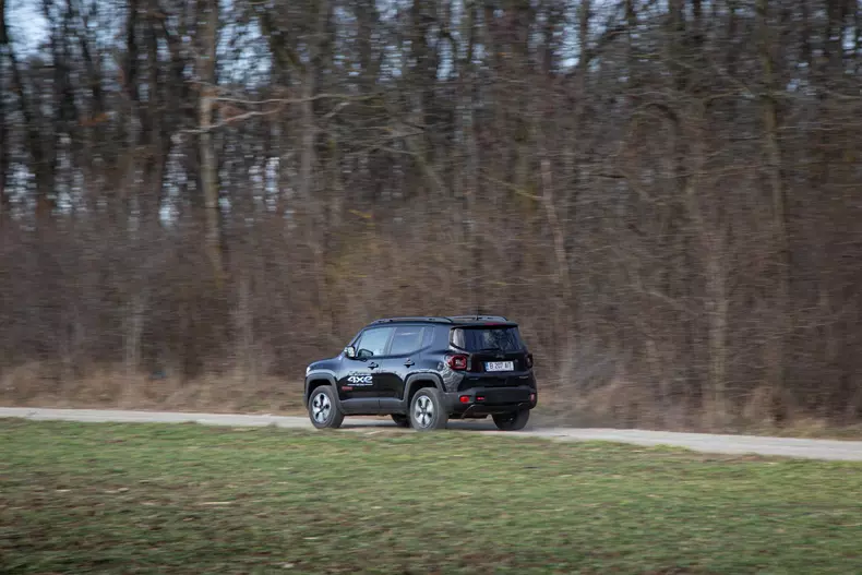Jeep-Renegade-PHEV-4