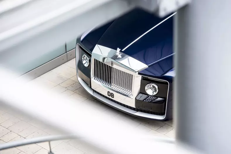 Rolls-Royce-Sweptail-Front-end