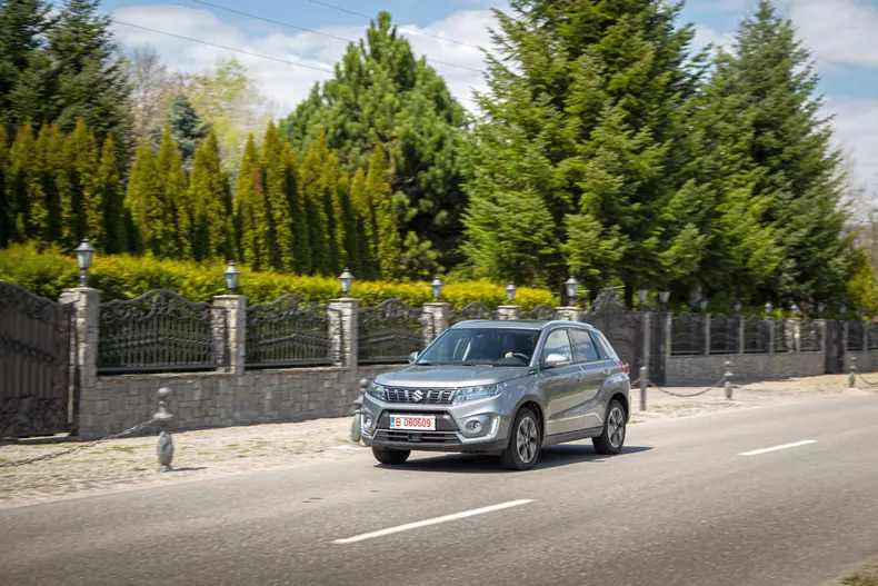 Suzuki Vitara Hybrid 001
