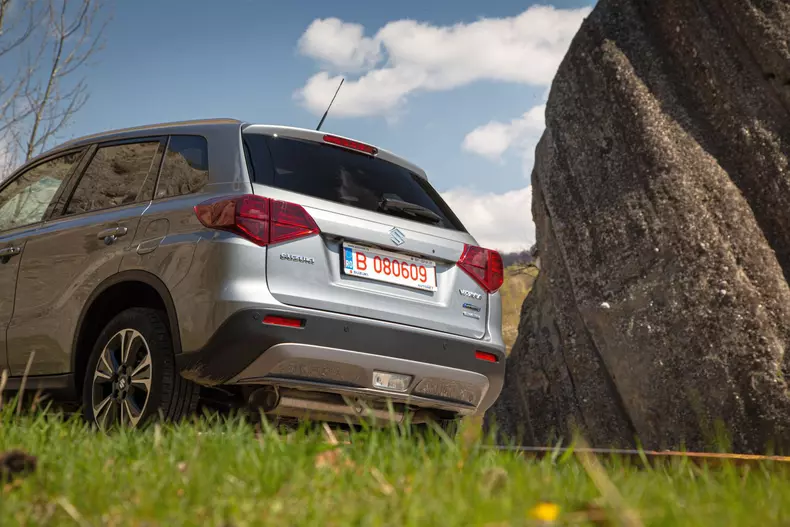 Suzuki Vitara Hybrid 002