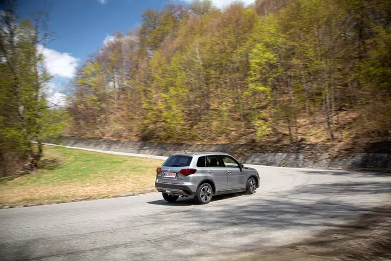 Suzuki Vitara Hybrid 007