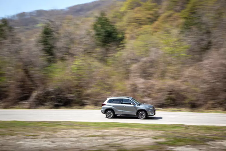 Suzuki Vitara Hybrid 010