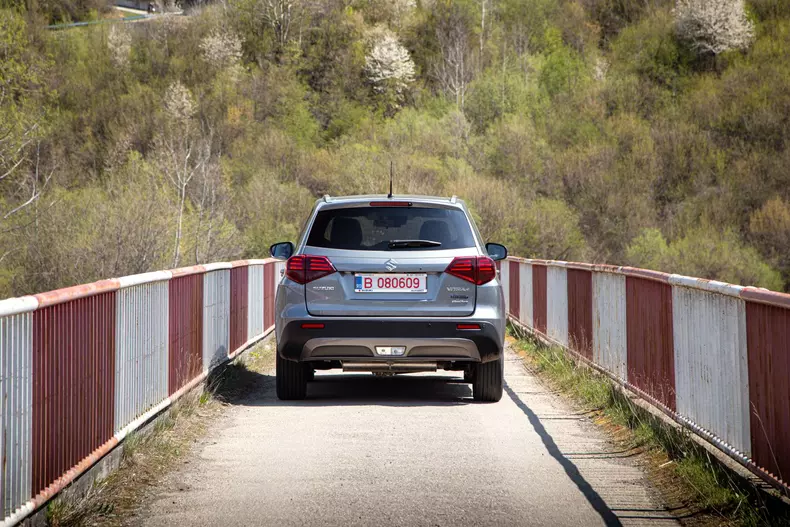 Suzuki Vitara Hybrid 016