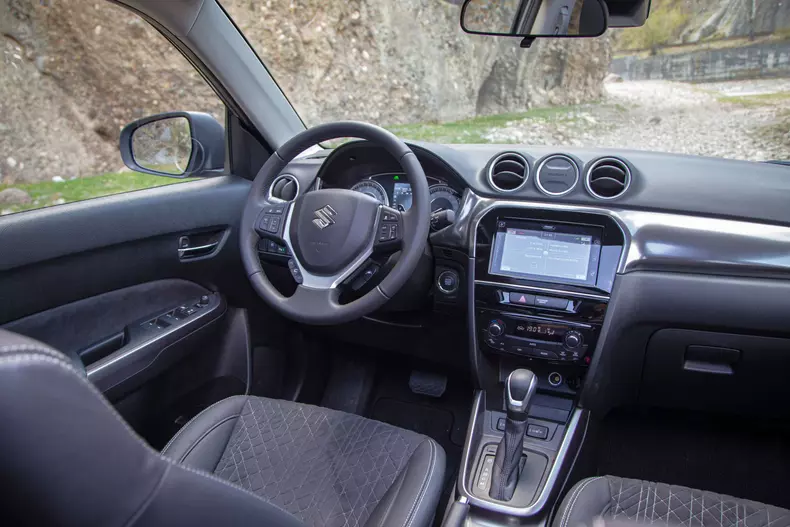 Suzuki Vitara Hybrid 039