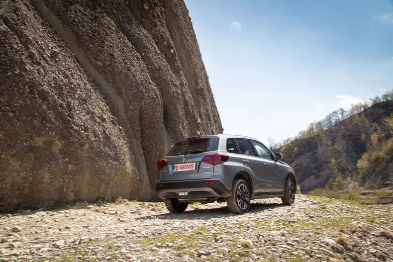 Suzuki Vitara Hybrid 040