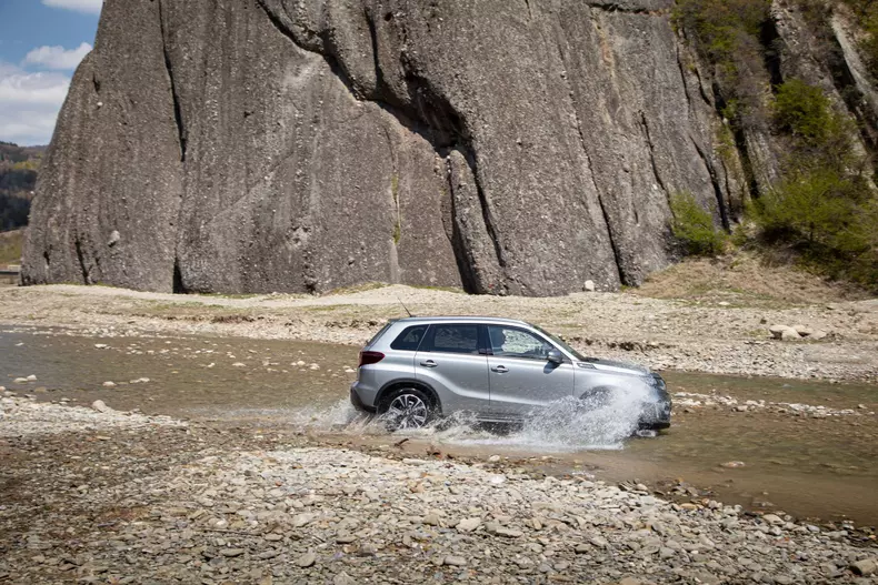 Suzuki Vitara Hybrid 045