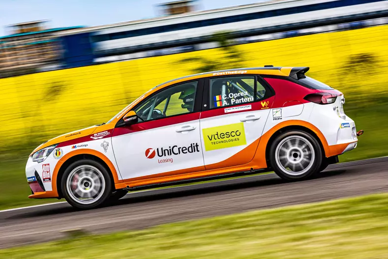 credits–@mihneatatu.ro–Lansare-Cristiana-Oprea–Corsa-E-192