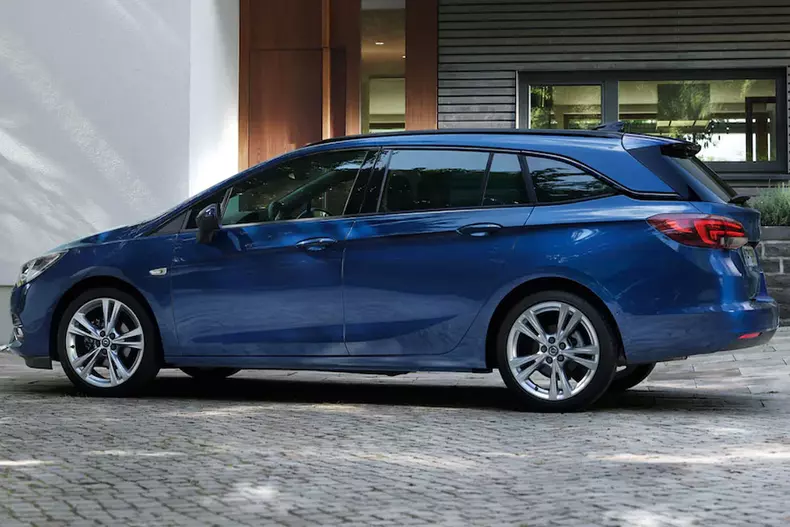 opel-astra-sports-tourer-masina-break