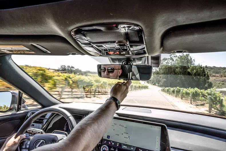 Lexus RX: Embargo Bewegt 9.9.22 12 Uhr CET, Bilder mit Jonas Uhlig