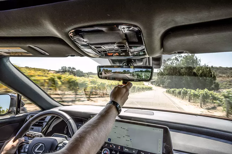 Lexus RX: Embargo Bewegt 9.9.22 12 Uhr CET, Bilder mit Jonas Uhlig