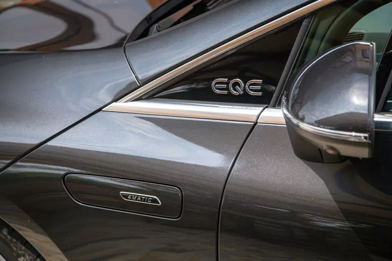 Mercedes EQE 011