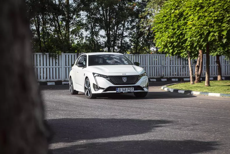Peugeot-308-PHEV-25