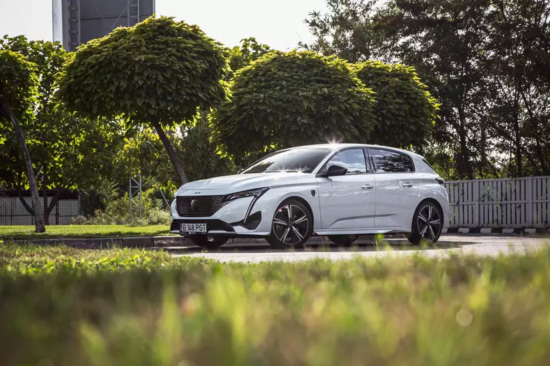 Peugeot-308-PHEV-30