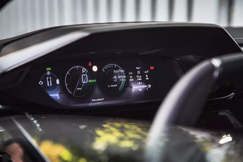 Peugeot-308-PHEV-7
