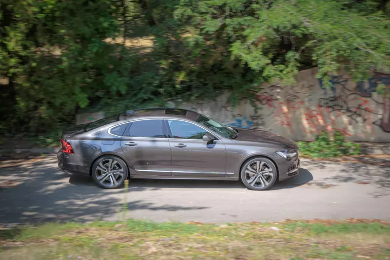 Volvo S90 PHEV 029