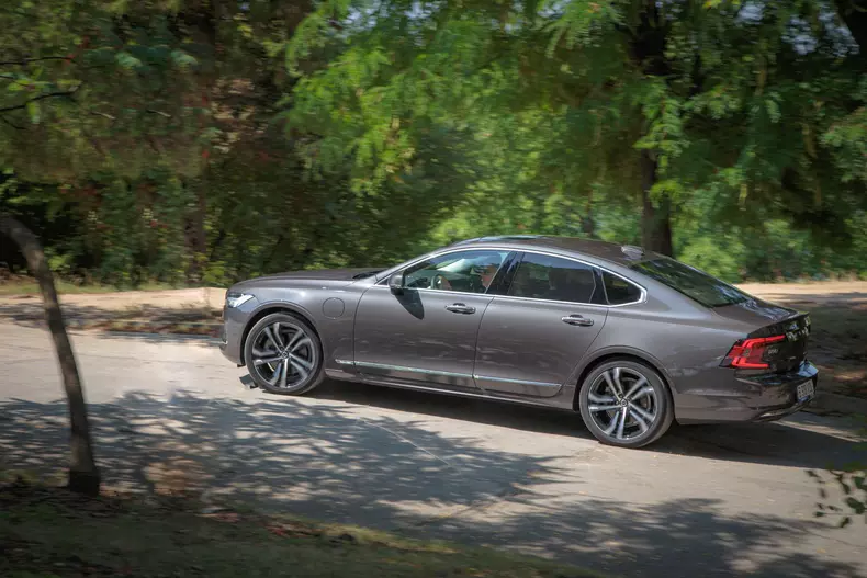 Volvo S90 PHEV 031