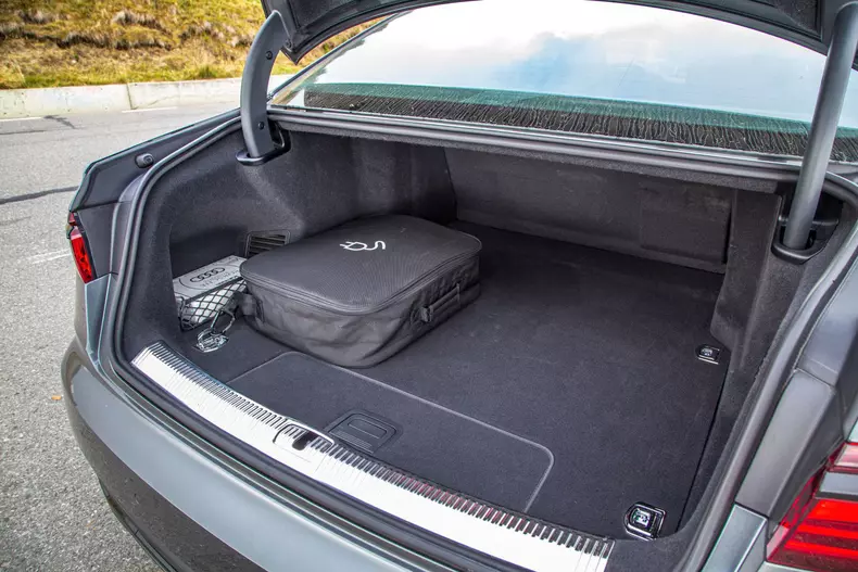 Audi A8 PHEV facelift 001